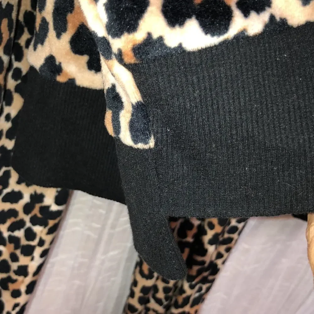 Secret Treasures M Sleepwear Lounge Velour Leopard Print Top & Bottom Set
